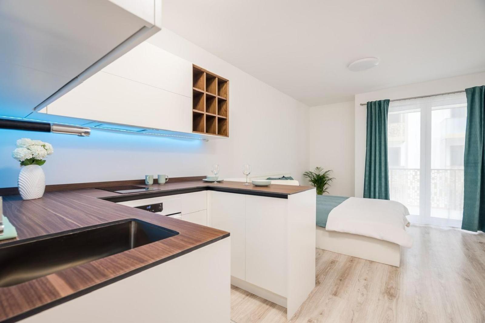 Comfort Court Apartment - Free Parking, Balcony Будапеща Екстериор снимка