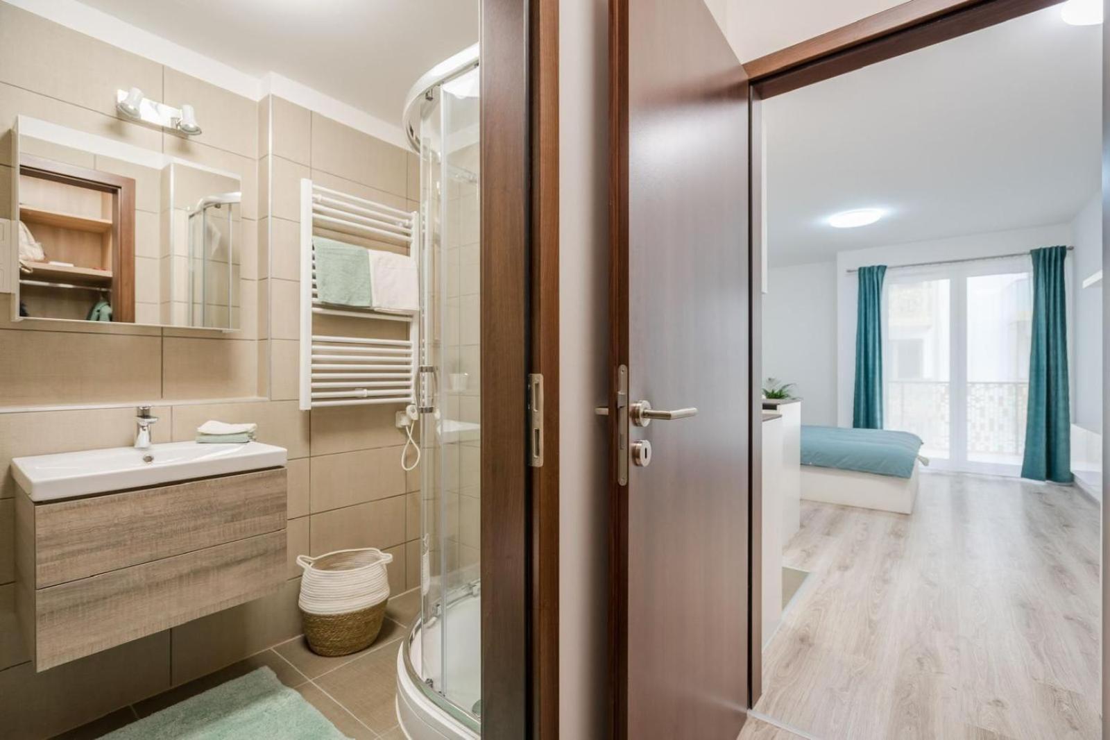 Comfort Court Apartment - Free Parking, Balcony Будапеща Екстериор снимка